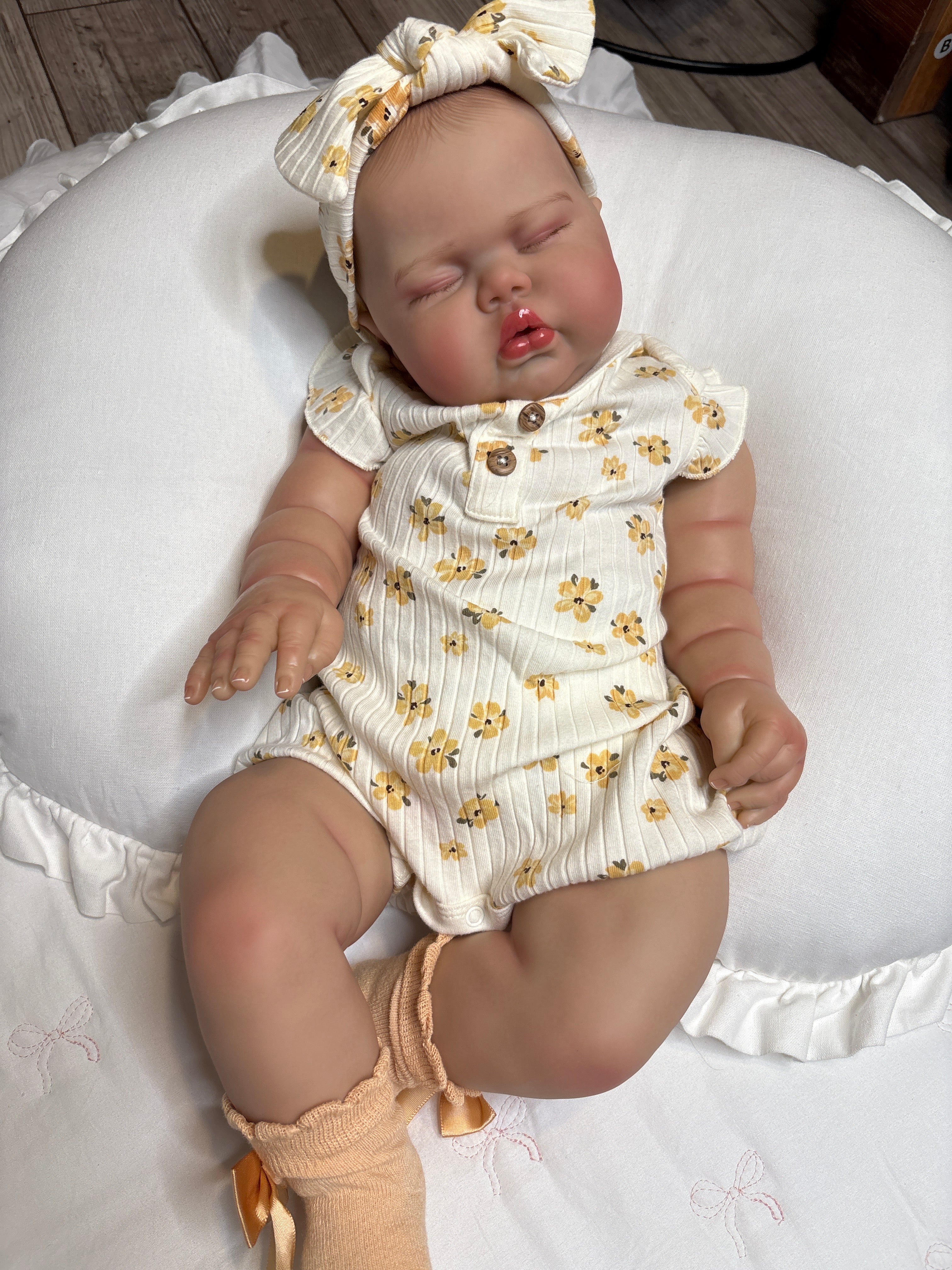 Manufactured VINYL Ella 24 inches