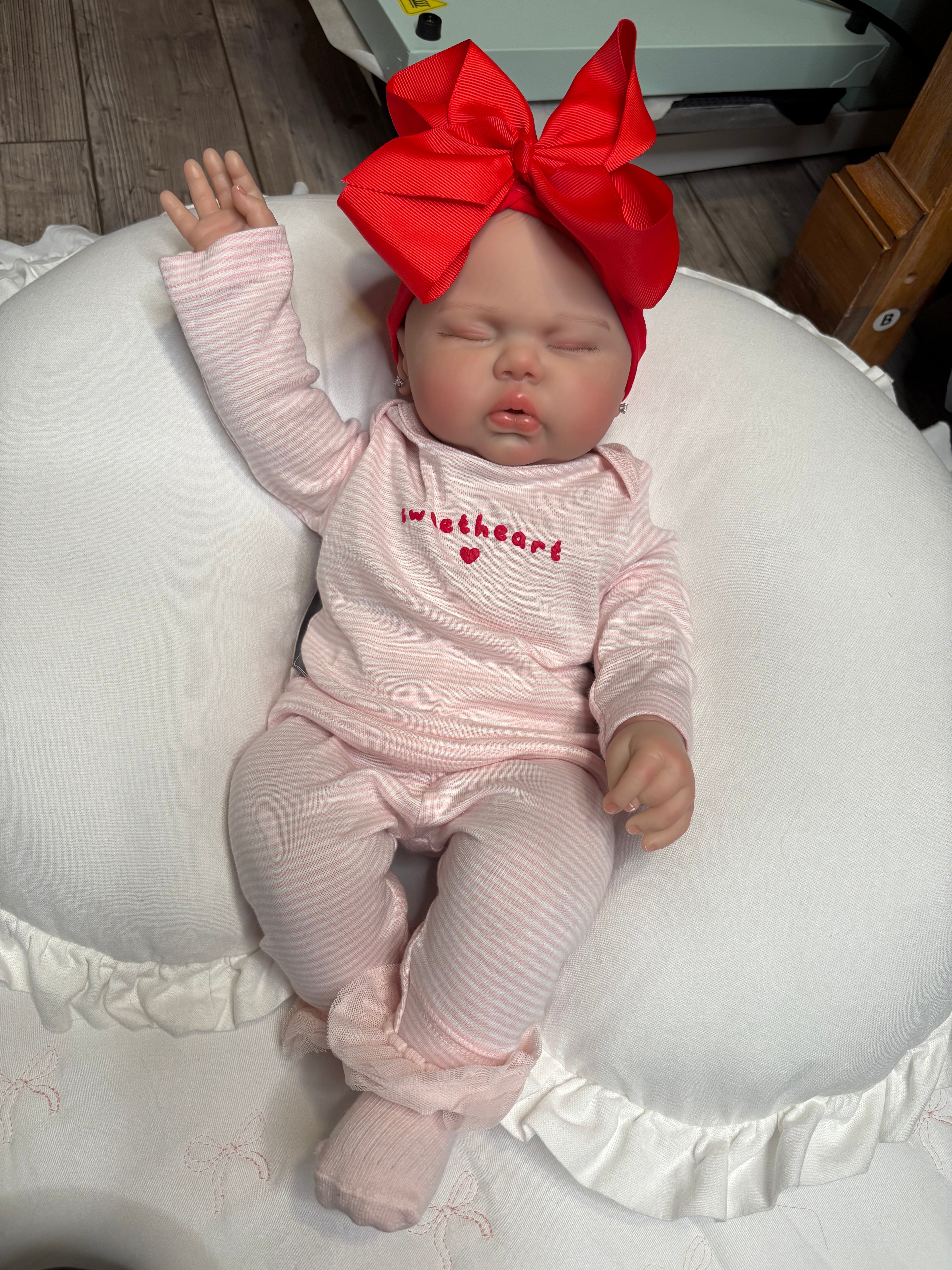 Manufactured VINYL Ella 19 inches