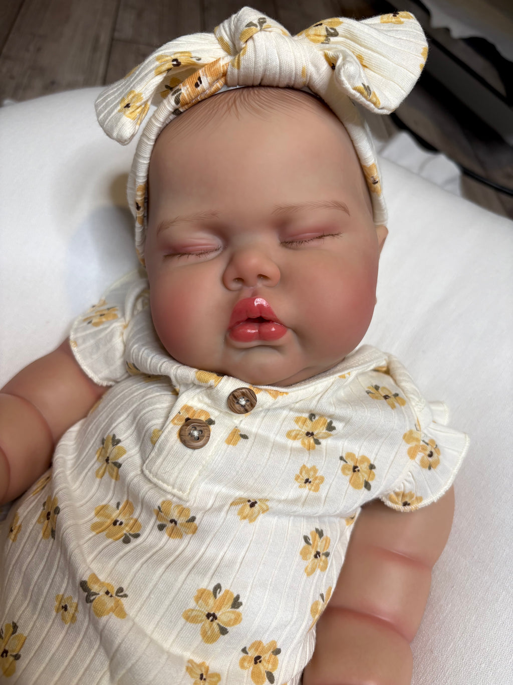 Manufactured VINYL Ella 24 inches